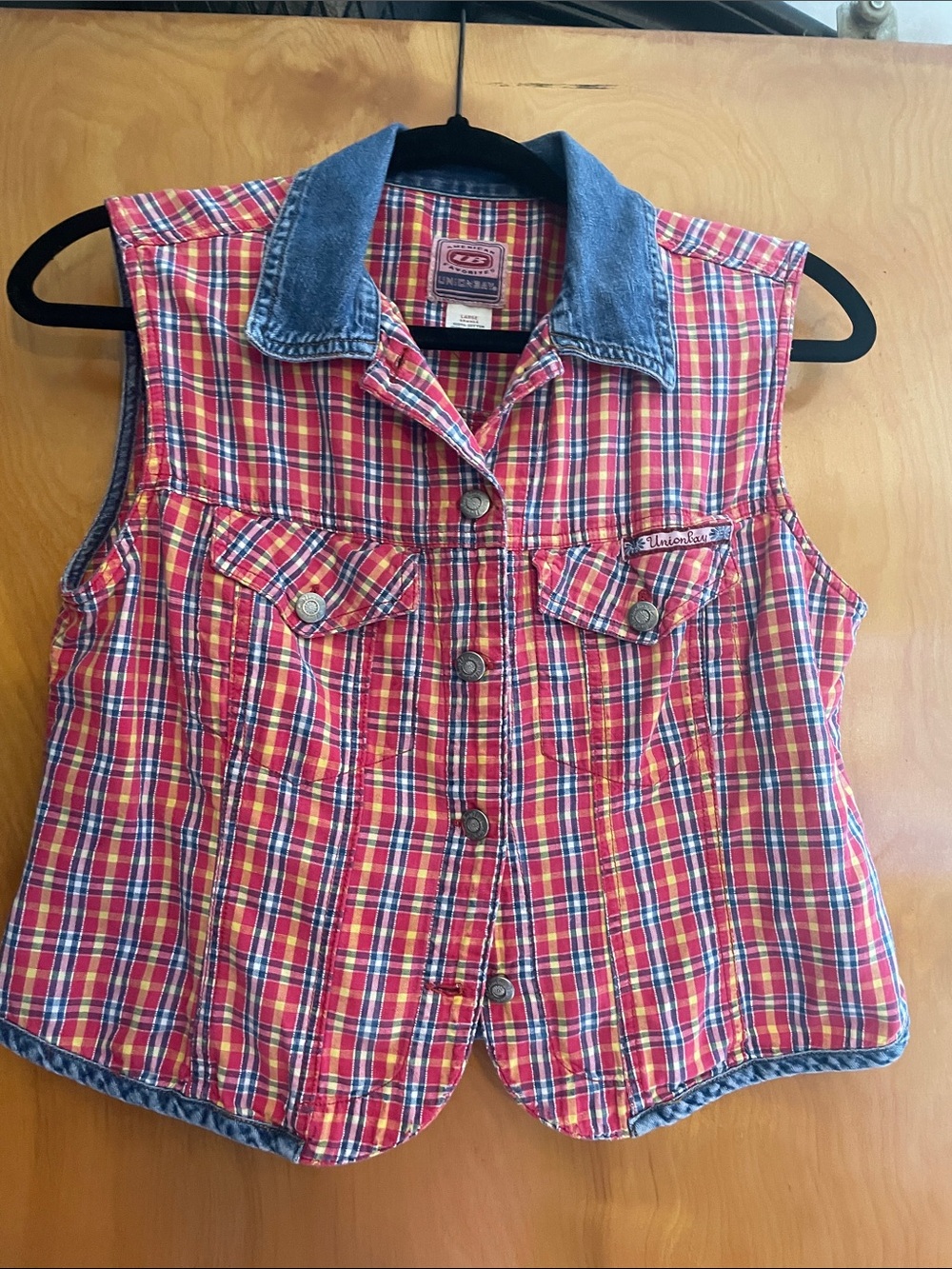 UNIONBAY Red Plaid Sleeveless Shirt with Denim Collar